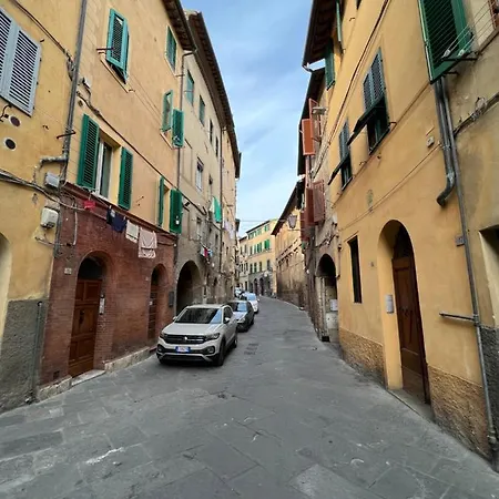 - A Pochi Passi Da Piazza Del Campo