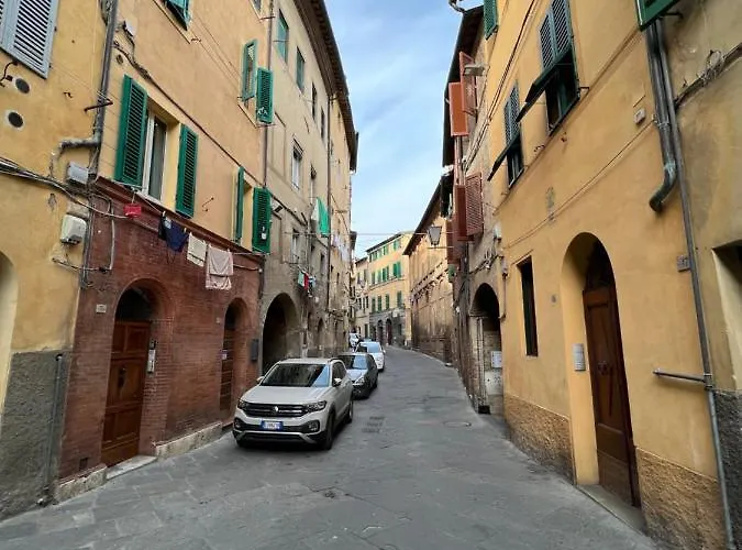 - A Pochi Passi Da Piazza Del Campo