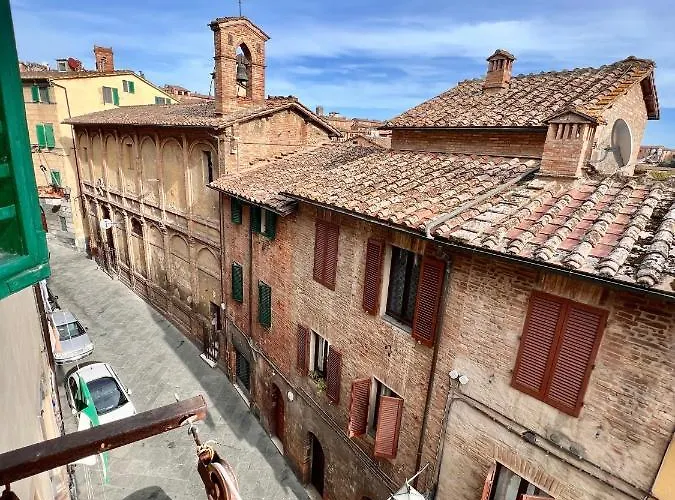 - A Pochi Passi Da Piazza Del Campo Apartment *