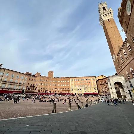 - A Pochi Passi Da Piazza Del Campo * سيينا